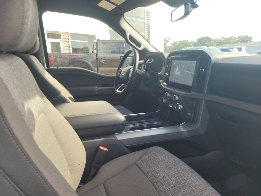 2025 Ford F-150 XLT photo 26