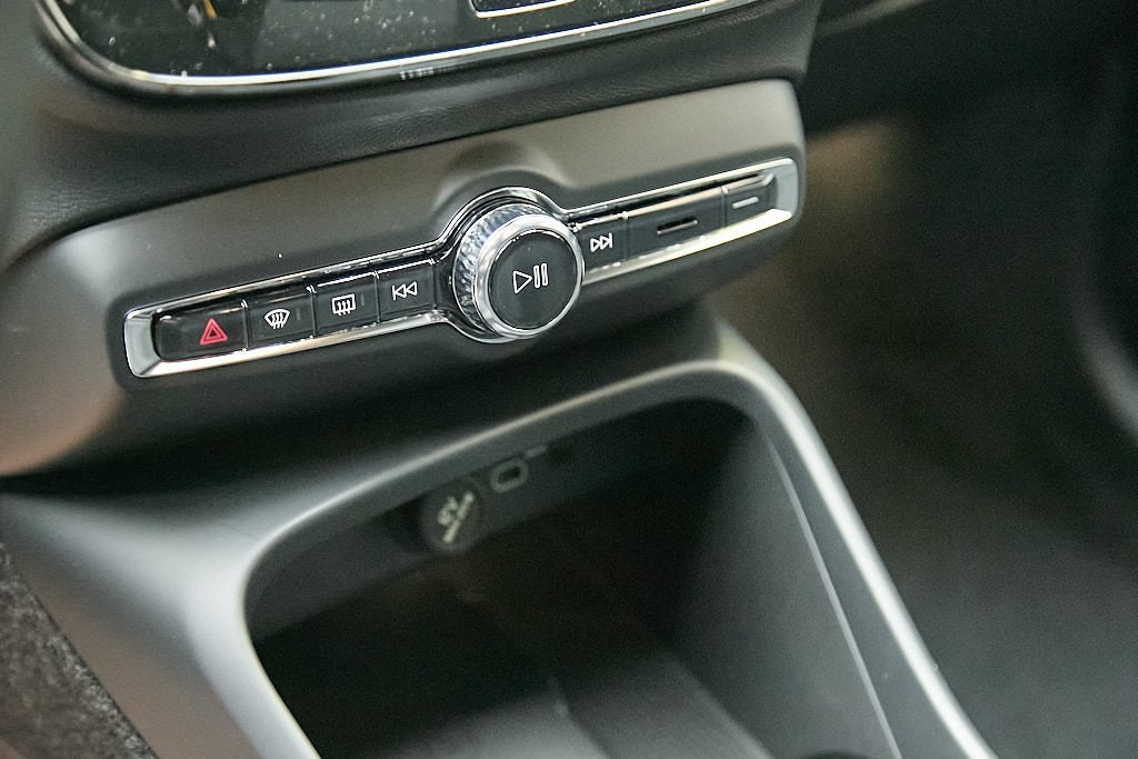 2026 VOLVO XC40 - Image 12