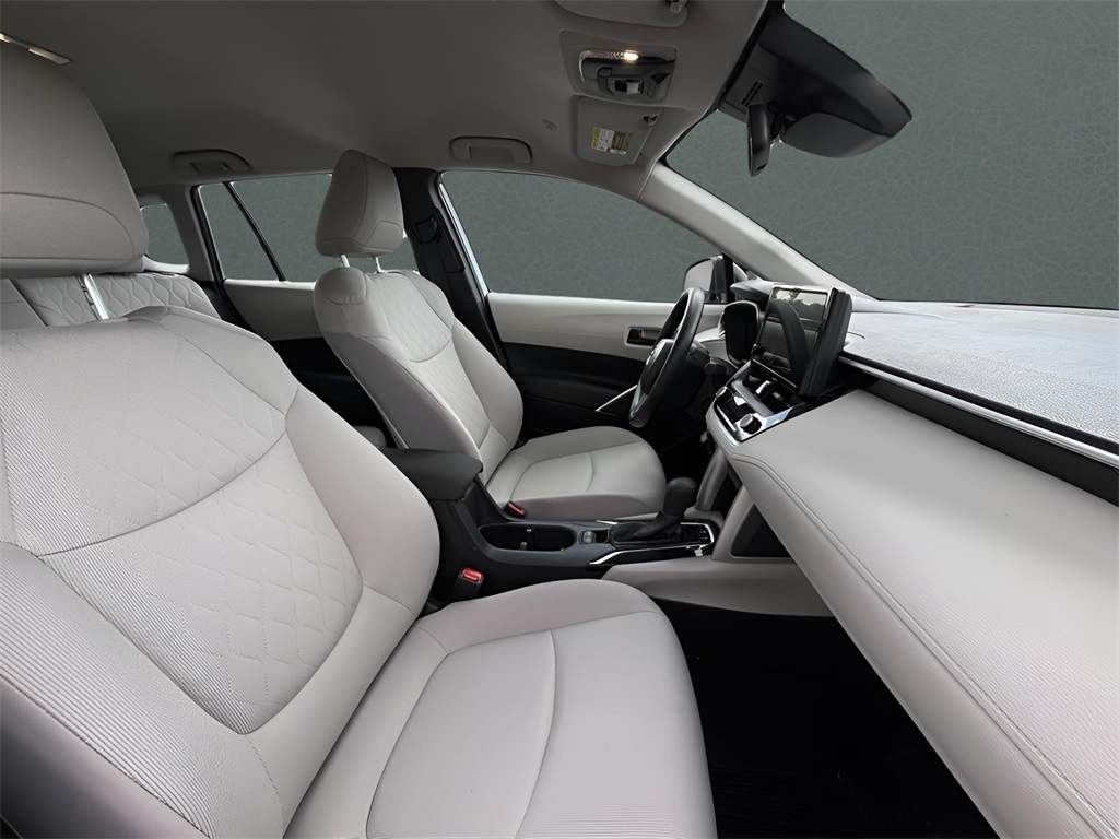 2025 Toyota Corolla Cross L photo 15
