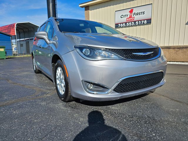 2020 Chrysler Pacifica Touring L photo 2