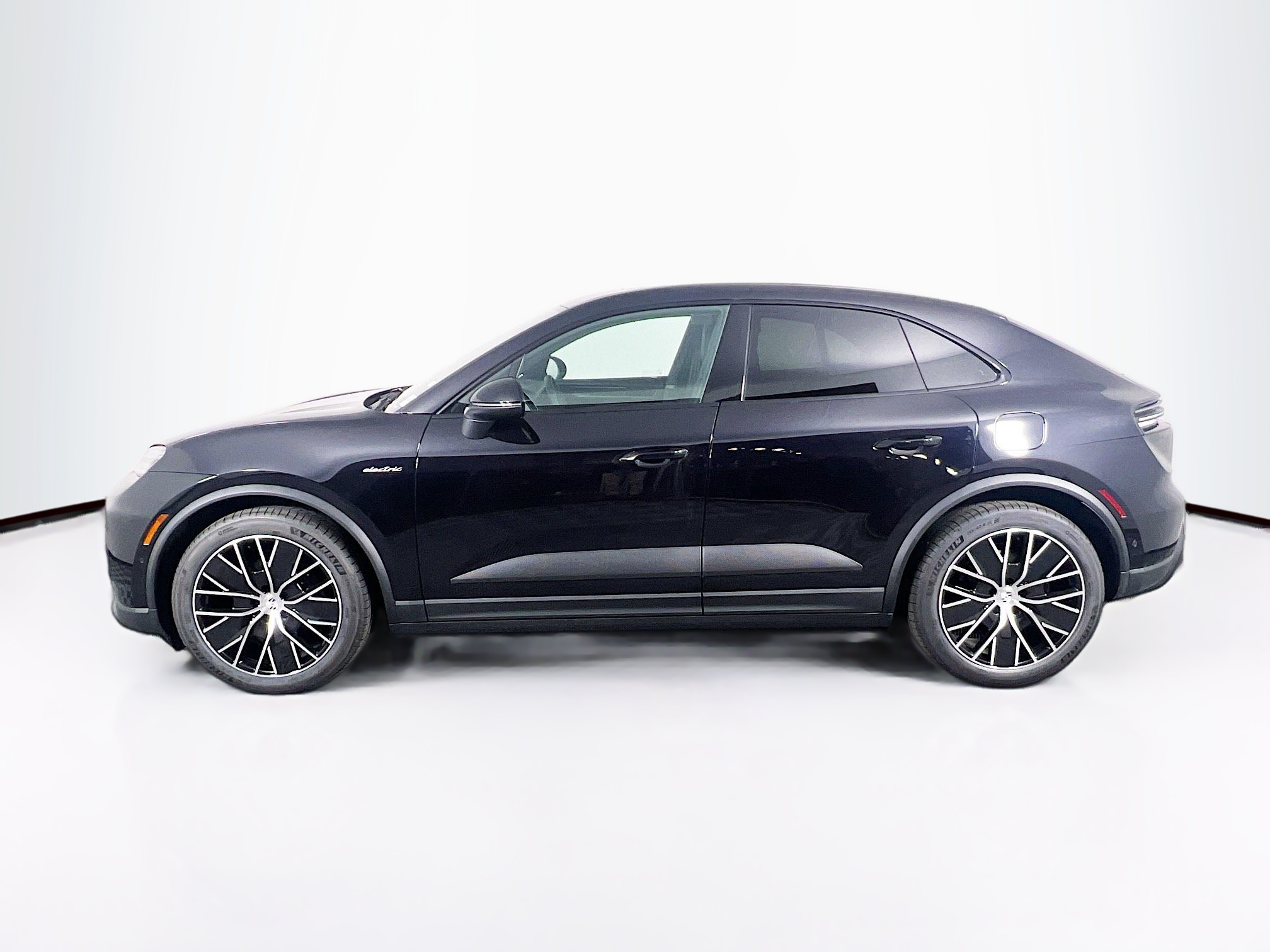 2025 Porsche Macan Electric photo 2