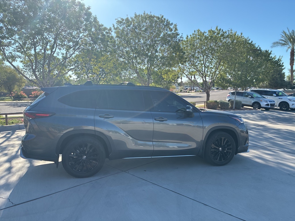 2024 Toyota Highlander XSE photo 2