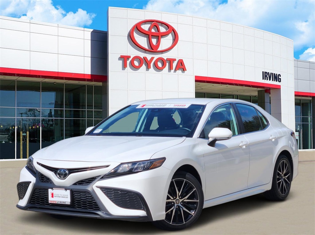 2023 Toyota Camry SE's photo