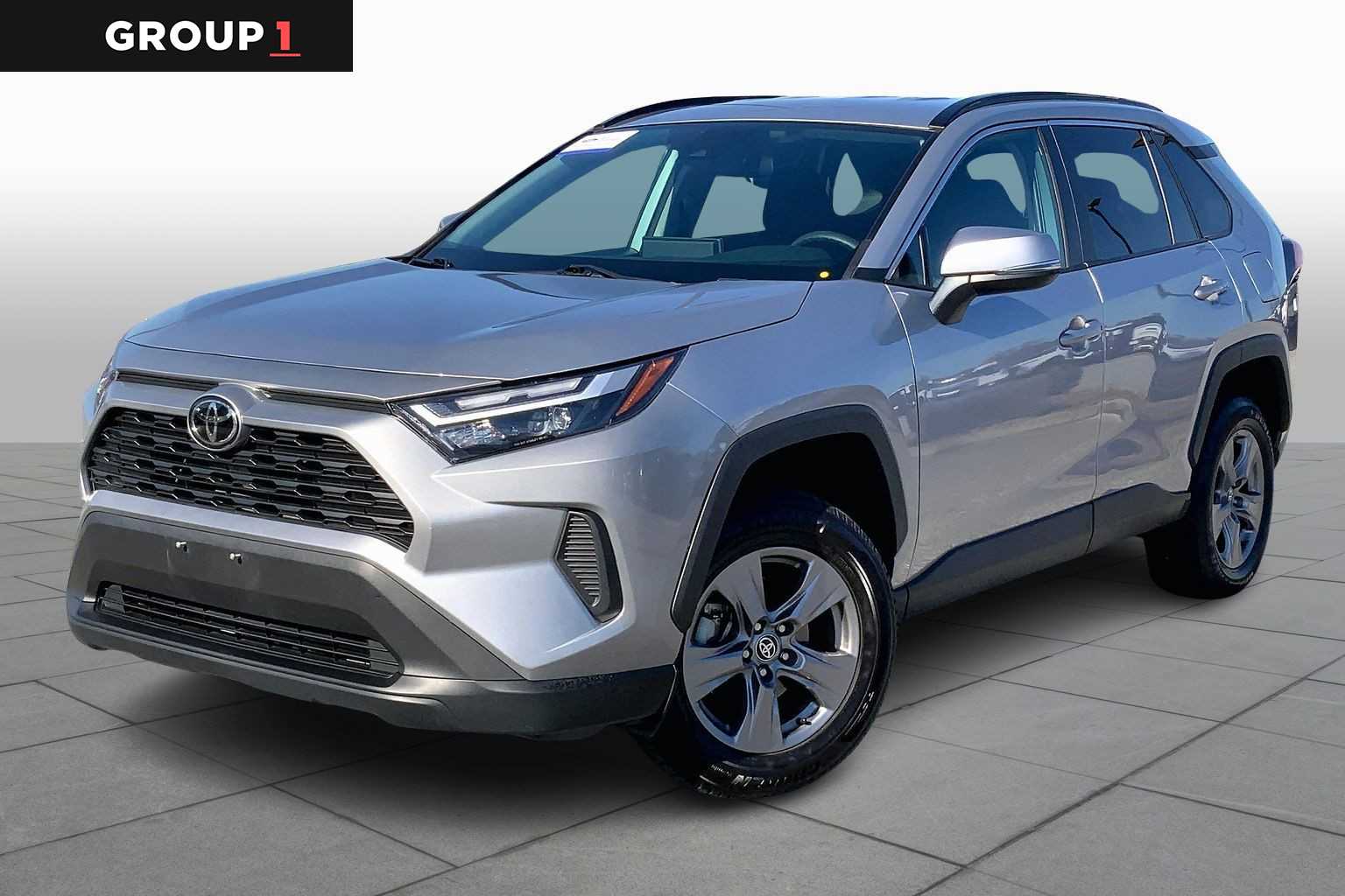 2024 Toyota RAV4 XLE's photo