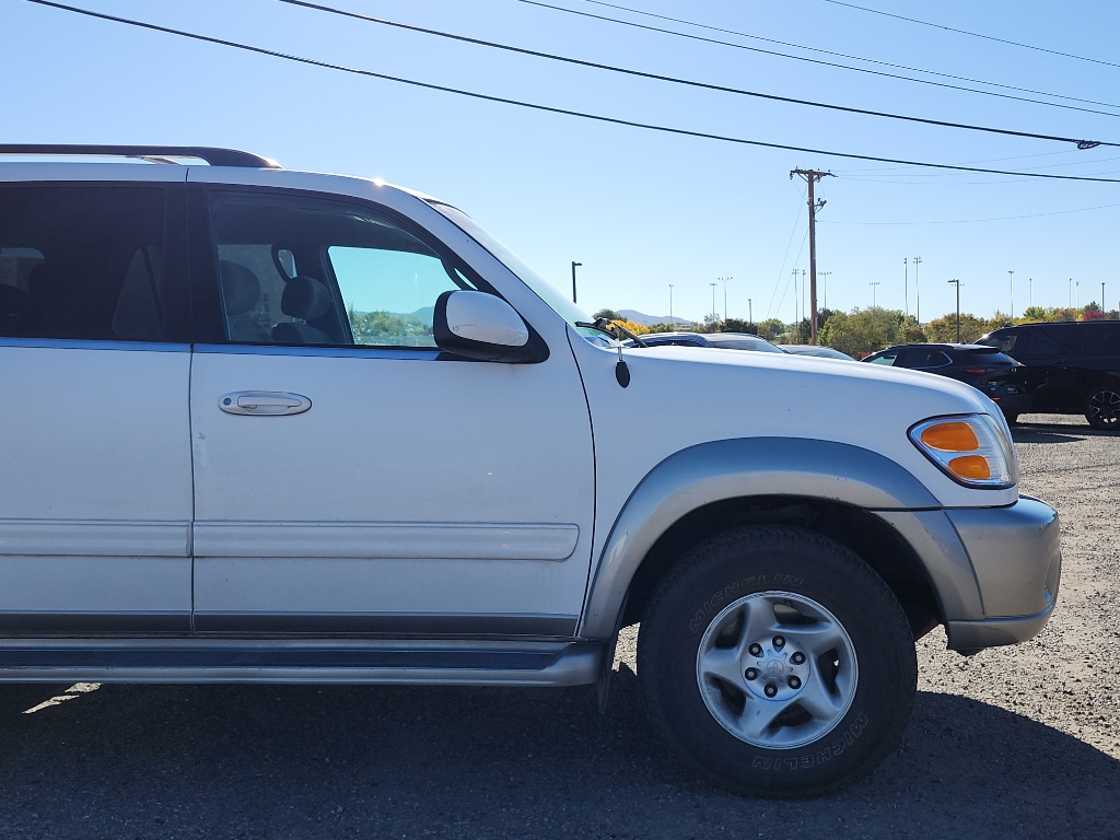 2002 Toyota Sequoia SR5 photo 4