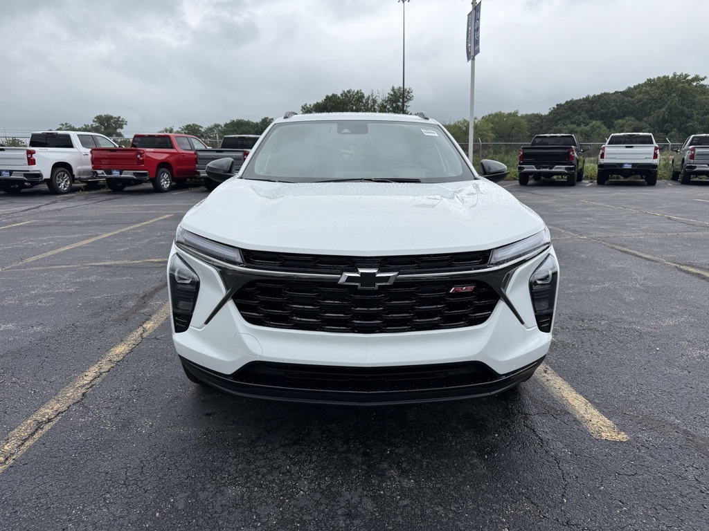 2025 Chevrolet Trax photo 2
