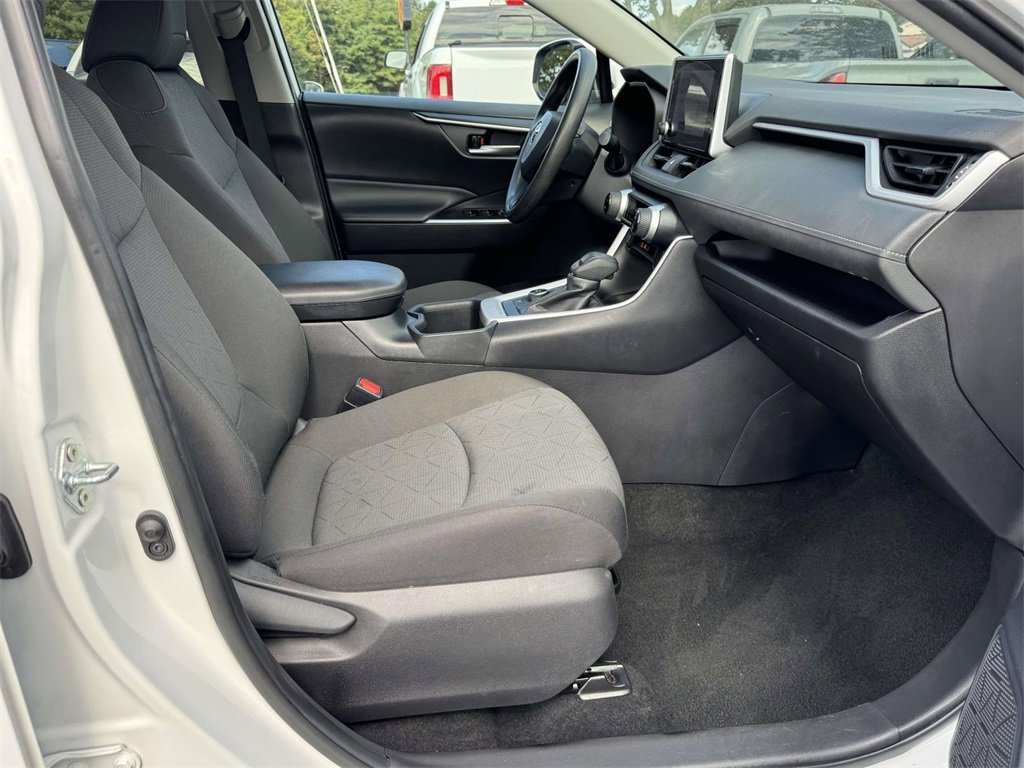 2024 Toyota RAV4 Hybrid XLE photo 10