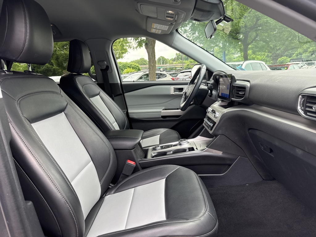 2022 Ford Explorer XLT photo 25