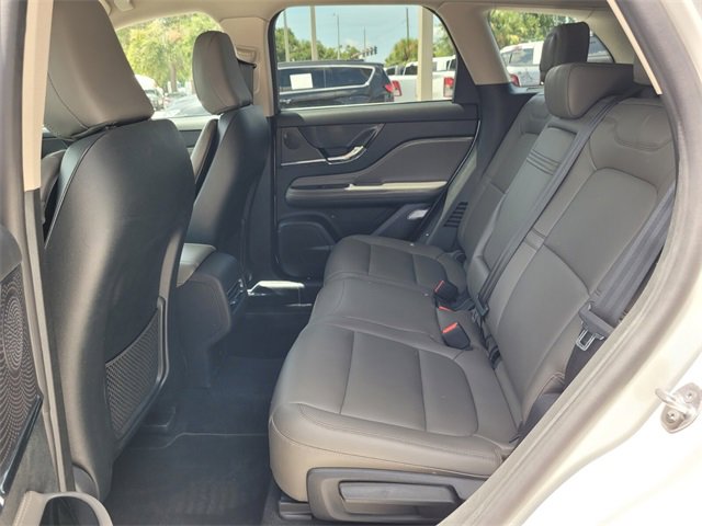 2025 Lincoln Corsair Premiere photo 9