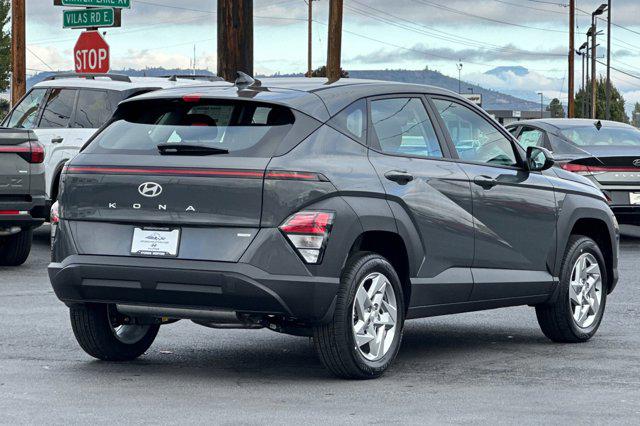 2026 Hyundai Kona SE photo 2