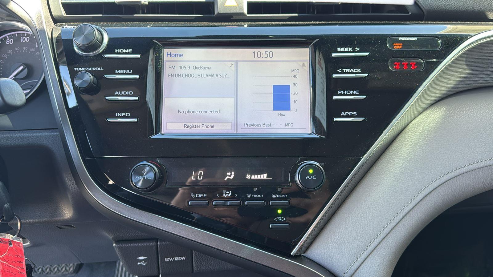 2018 Toyota Camry SE photo 17