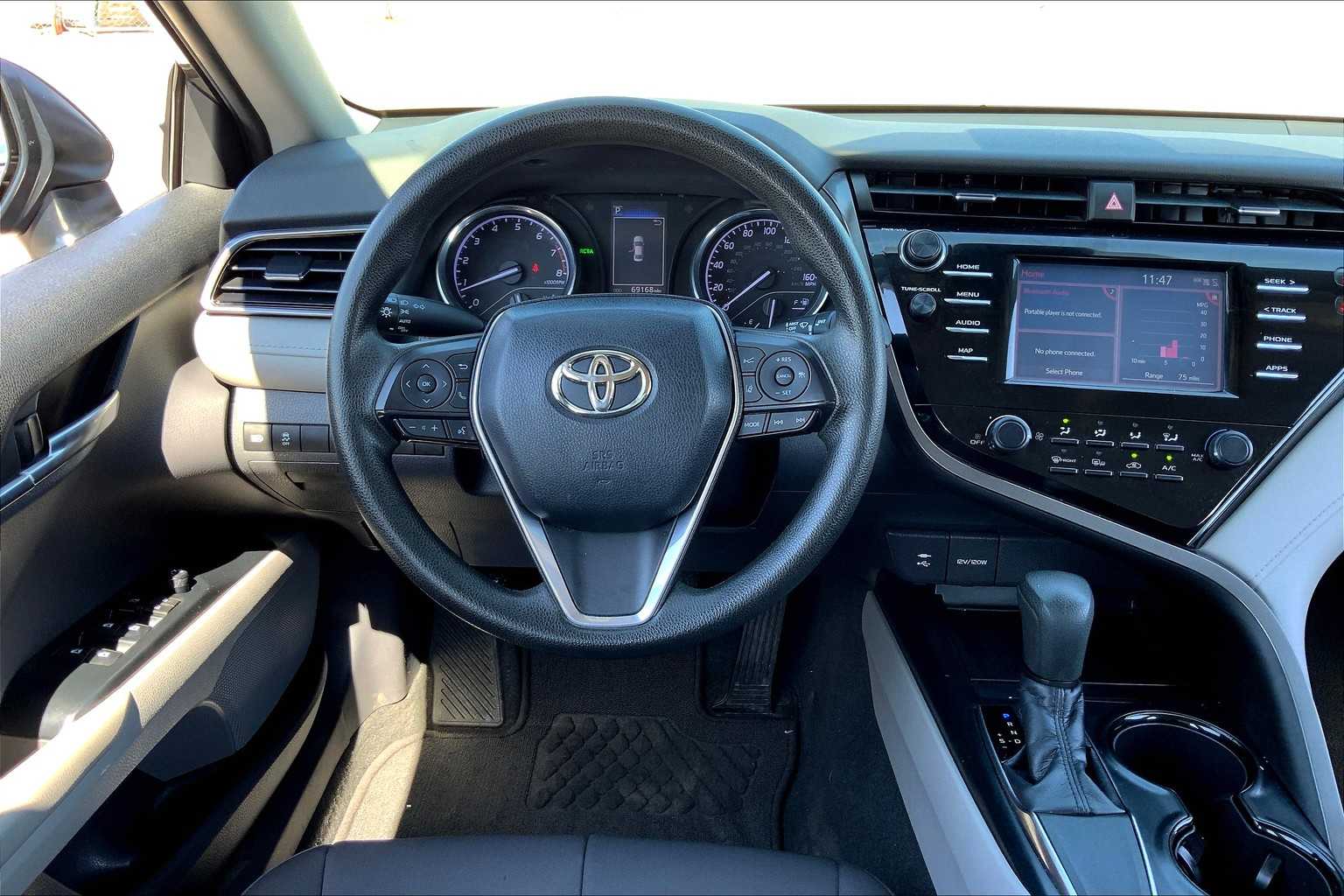 2019 Toyota Camry LE photo 5