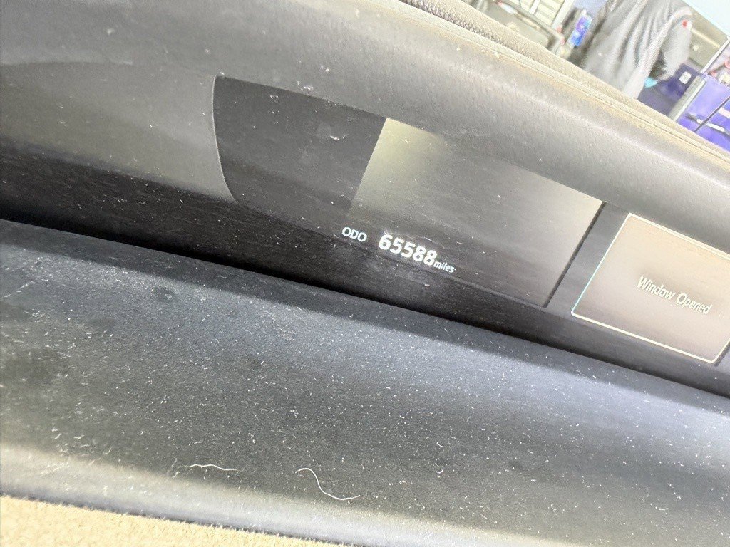 2016 Toyota Prius Three's photo