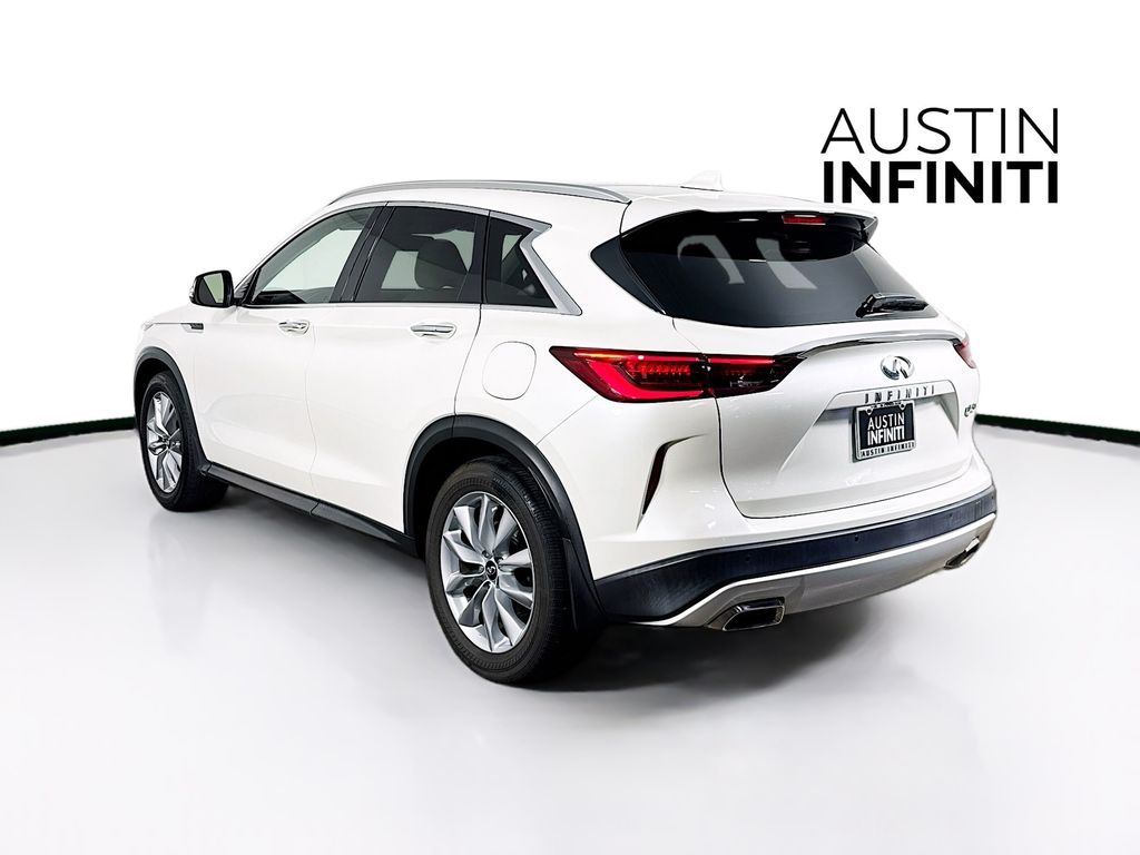 2022 Infiniti QX50 Luxe photo 3