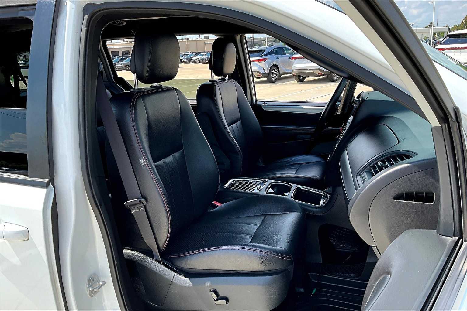 2017 Dodge Grand Caravan GT photo 8