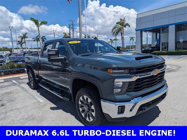 2025 Chevrolet Silverado 2500HD LT photo 2