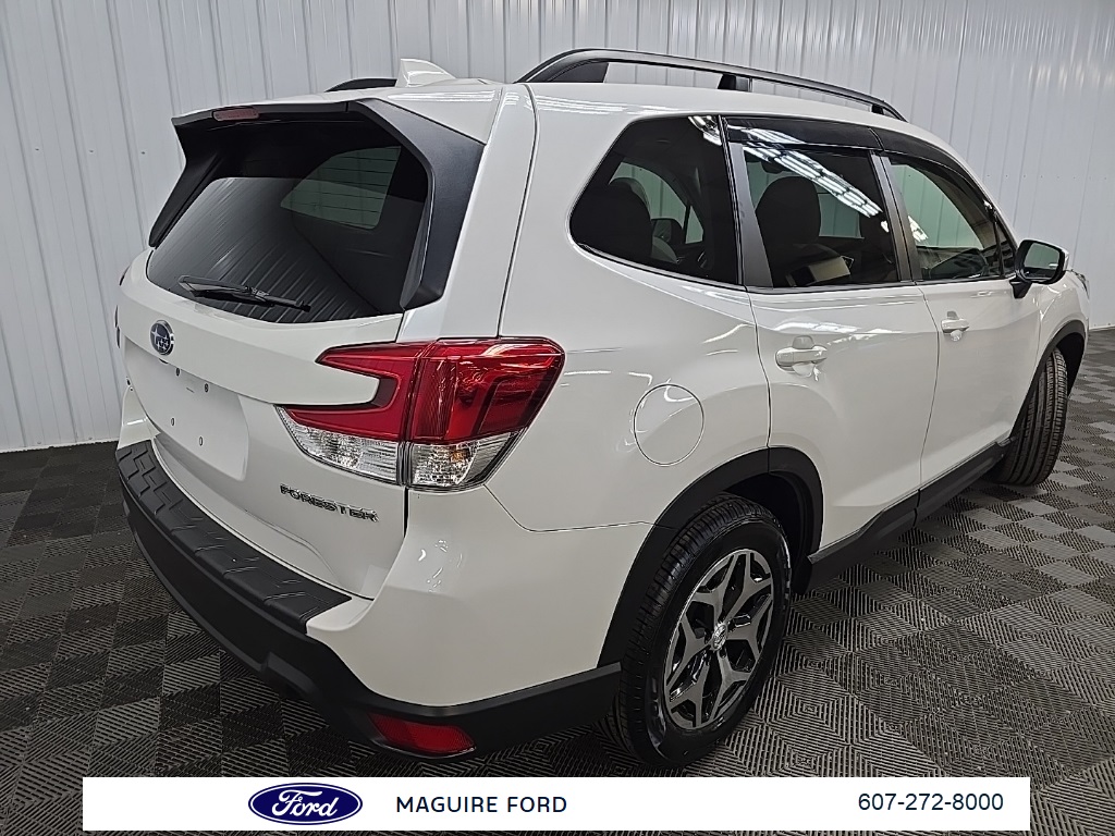 2020 Subaru Forester Premium photo 10
