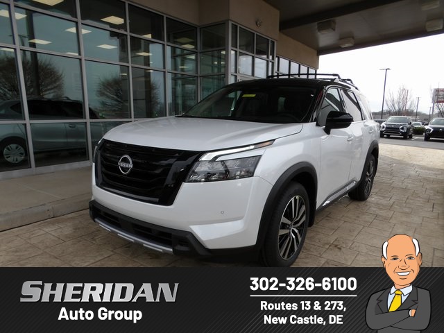 2025 Nissan Pathfinder Platinum's photo