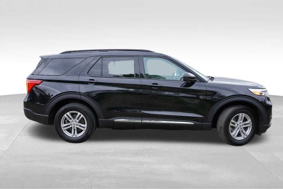 2023 Ford Explorer XLT photo 3