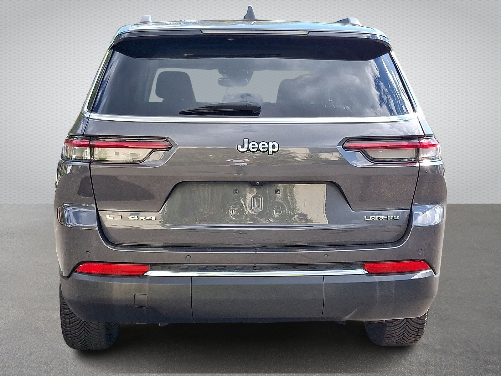 2022 Jeep Grand Cherokee Laredo photo 3
