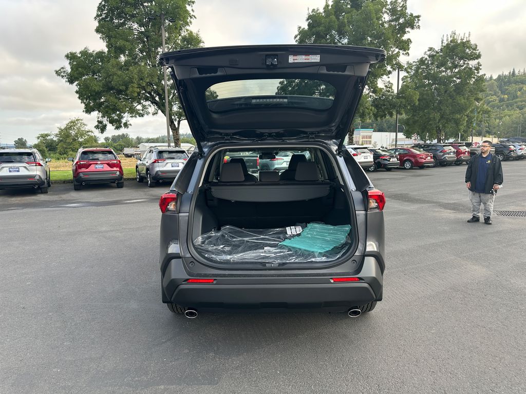 2025 Toyota RAV4 Hybrid XLE photo 10