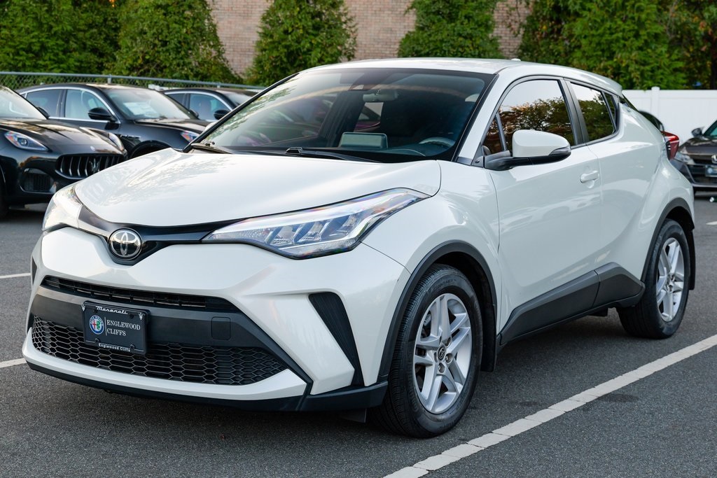 2020 Toyota C-HR LE photo 3