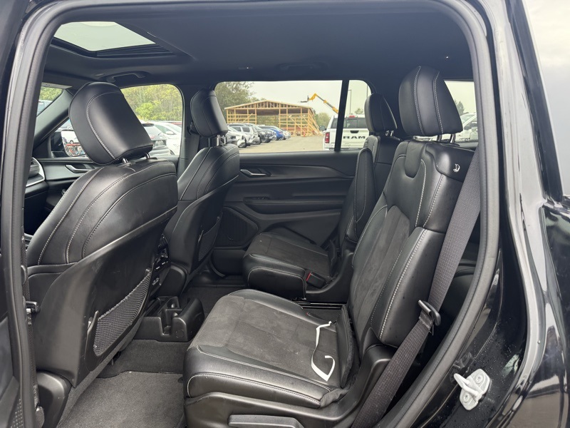 2023 Jeep Grand Cherokee Altitude photo 8