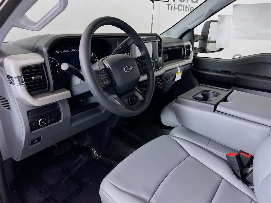 2026 Ford F-350 photo 3