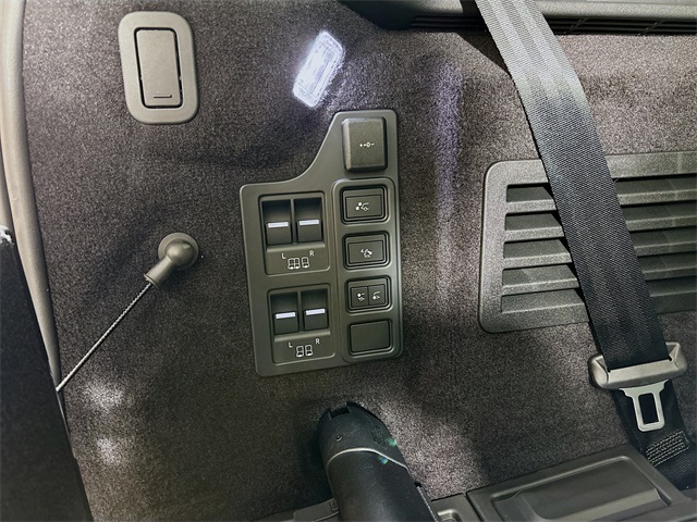 2025 Land Rover Discovery Metropolitan Edition photo 21