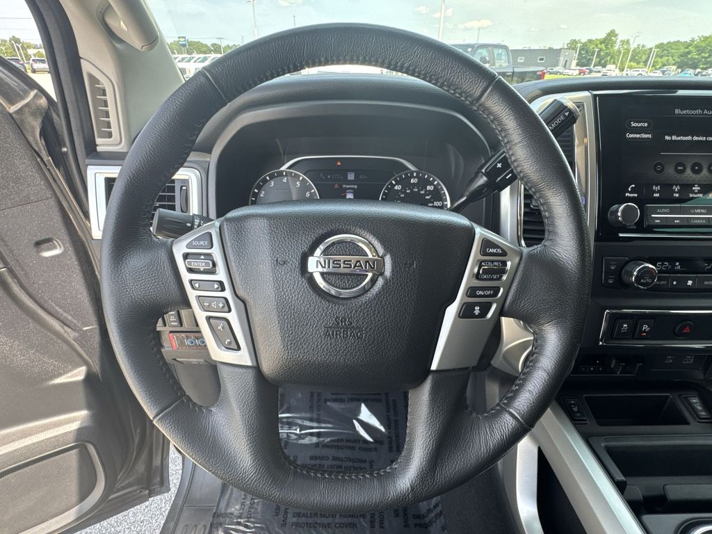 2021 Nissan Titan SV photo 10