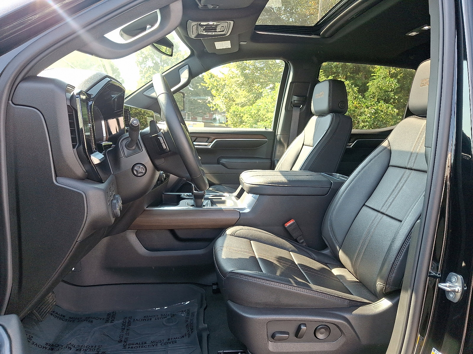 2024 Chevrolet Silverado 1500 High Country photo 13