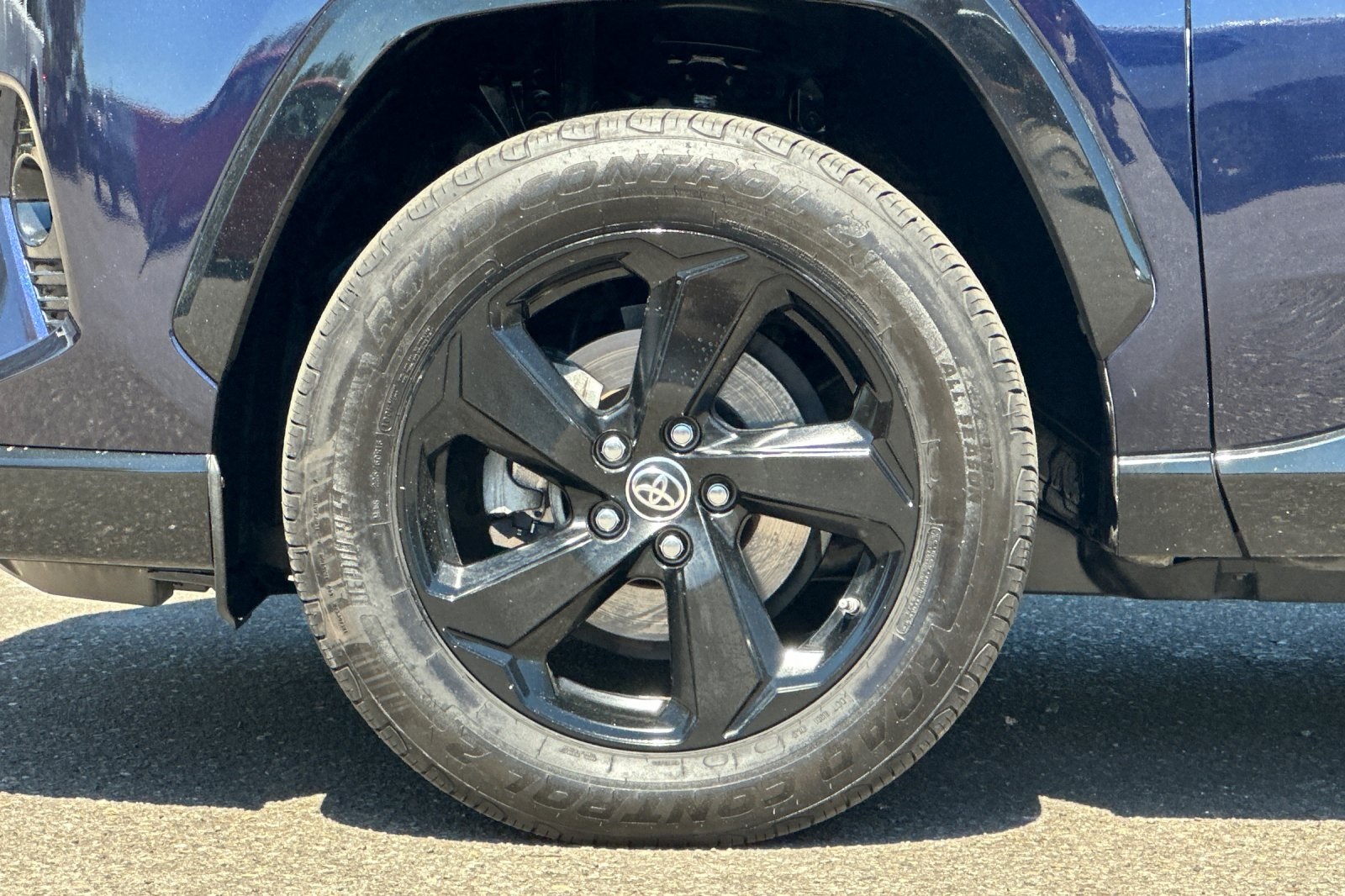 2019 Toyota RAV4 Hybrid XSE photo 26