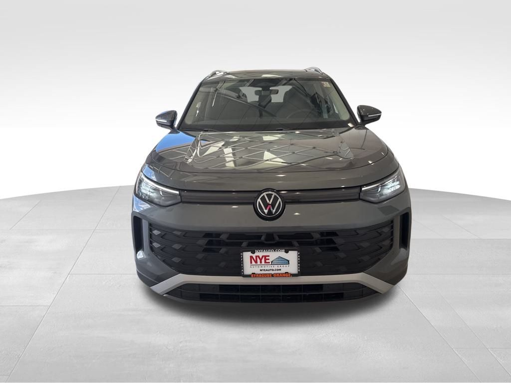 2025 Volkswagen Tiguan SE photo 8