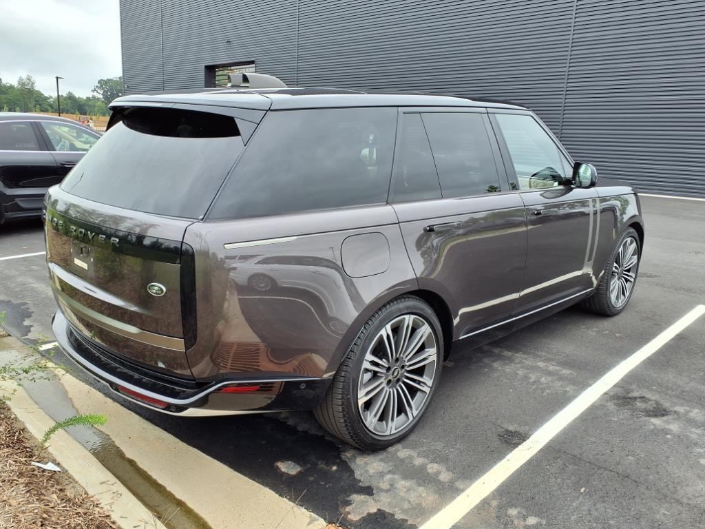 2023 Land Rover Range Rover SE photo 5