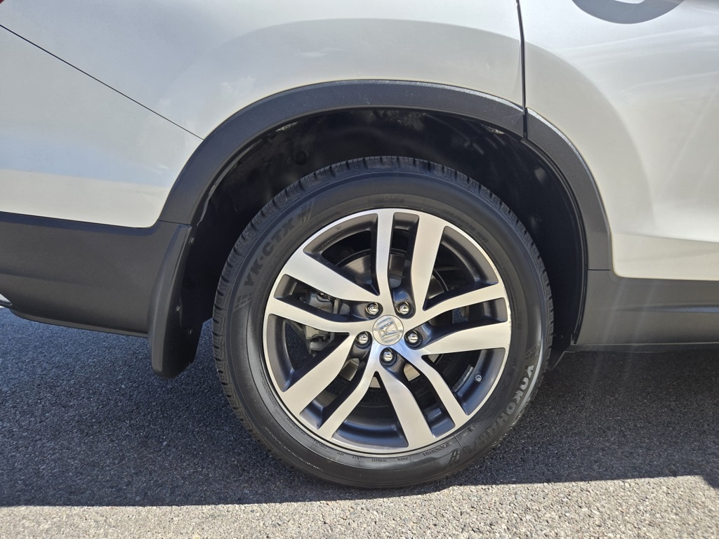 2017 Honda Pilot Elite photo 8