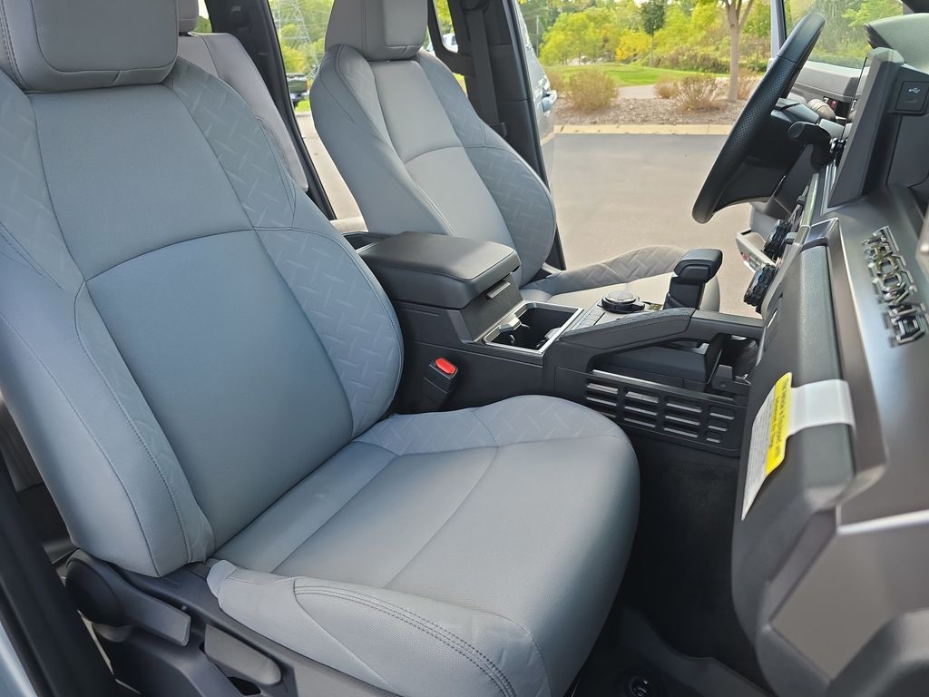2025 Toyota Tacoma SR5 photo 10