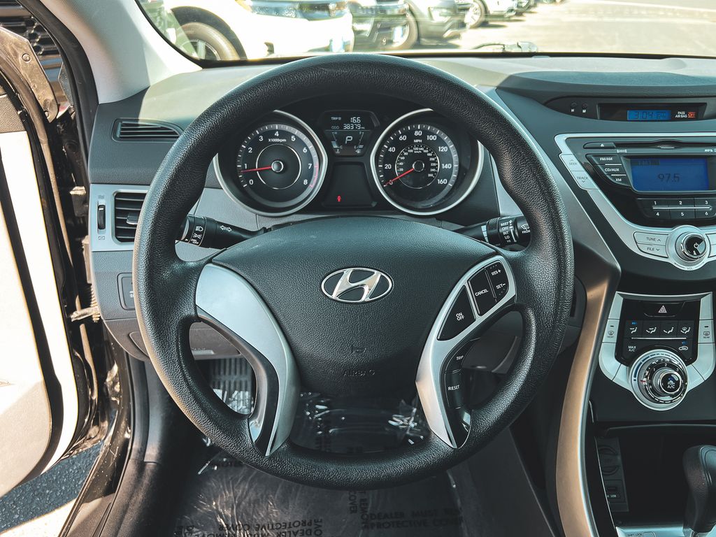 2012 Hyundai Elantra GLS photo 18