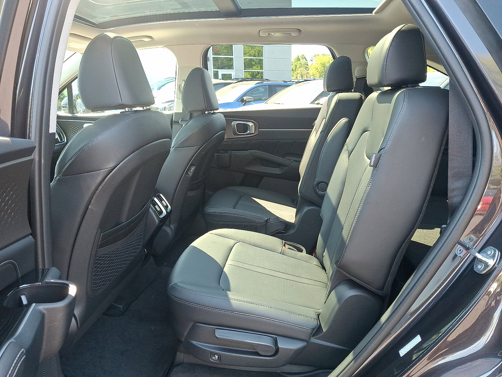 2025 Kia Sorento SX photo 4