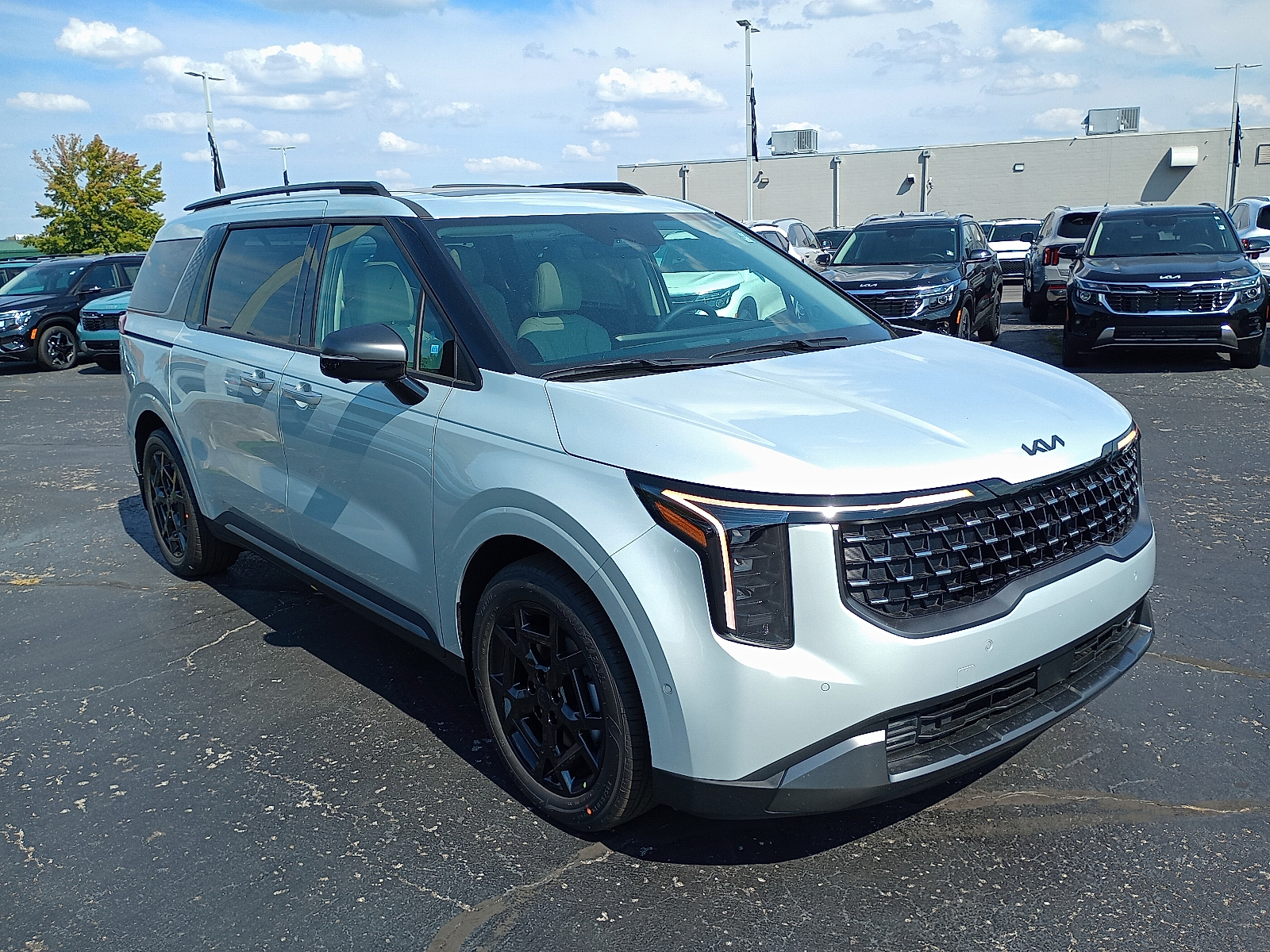 2026 Kia Carnival SX's photo