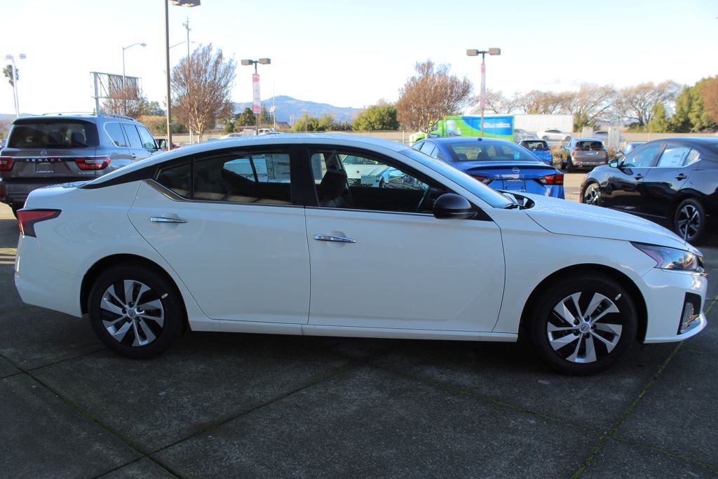 2025 Nissan Altima 2.5 S photo 2