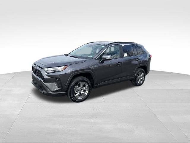2025 Toyota RAV4 XLE's photo