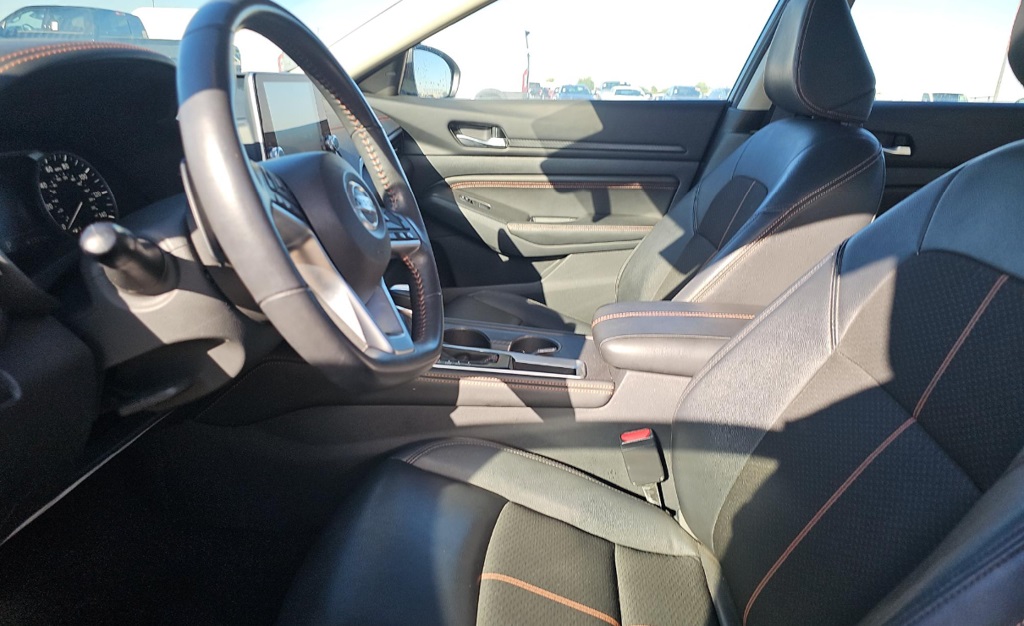 2022 Nissan Altima 2.5 SR photo 2