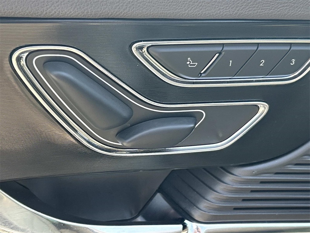 2022 Lincoln Corsair Standard photo 19