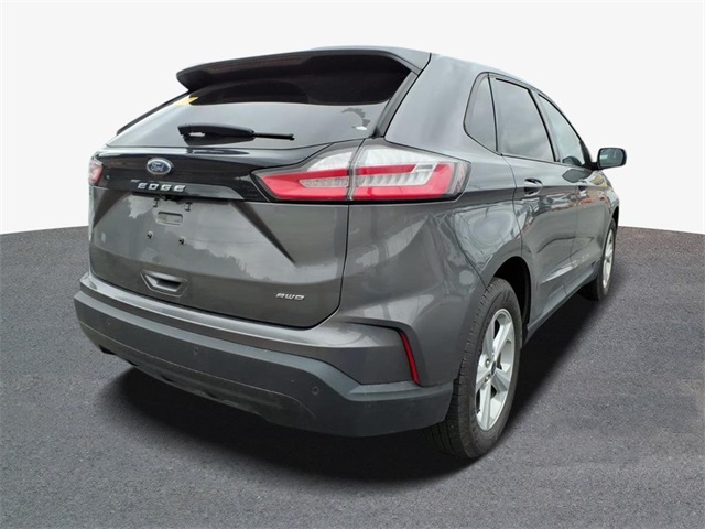 2021 Ford Edge SE photo 3