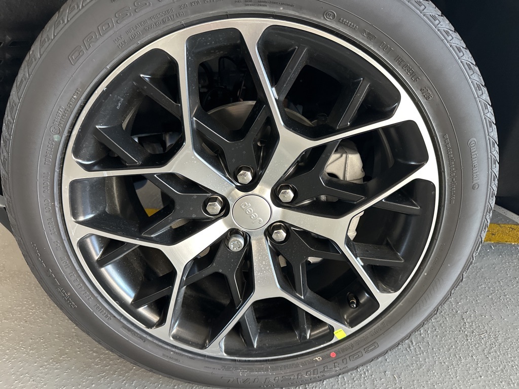 2025 Jeep Grand Cherokee Summit Reserve photo 4