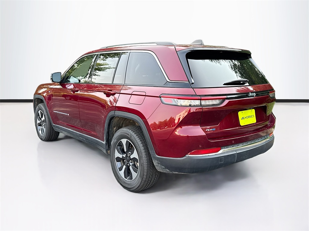 2023 Jeep Cherokee Base photo 4