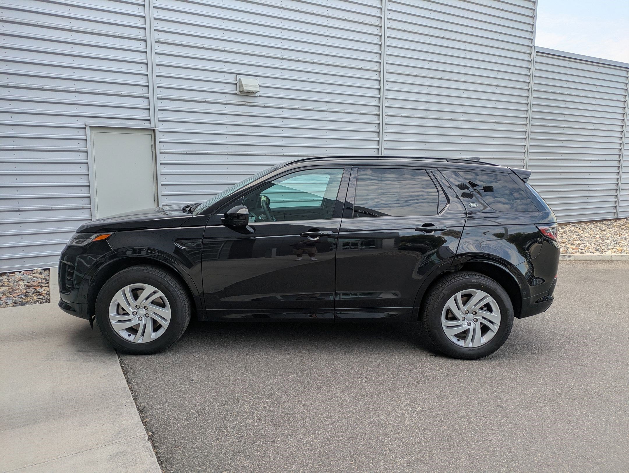 2024 Land Rover Discovery Sport Dynamic SE photo 2