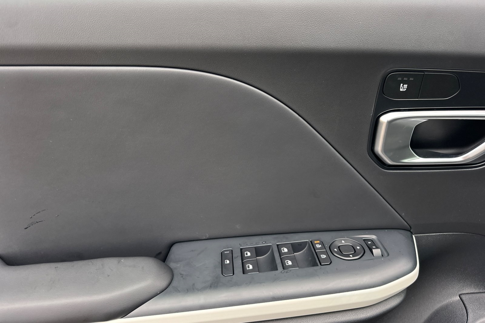 2025 Kia K4 GT-Line photo 6