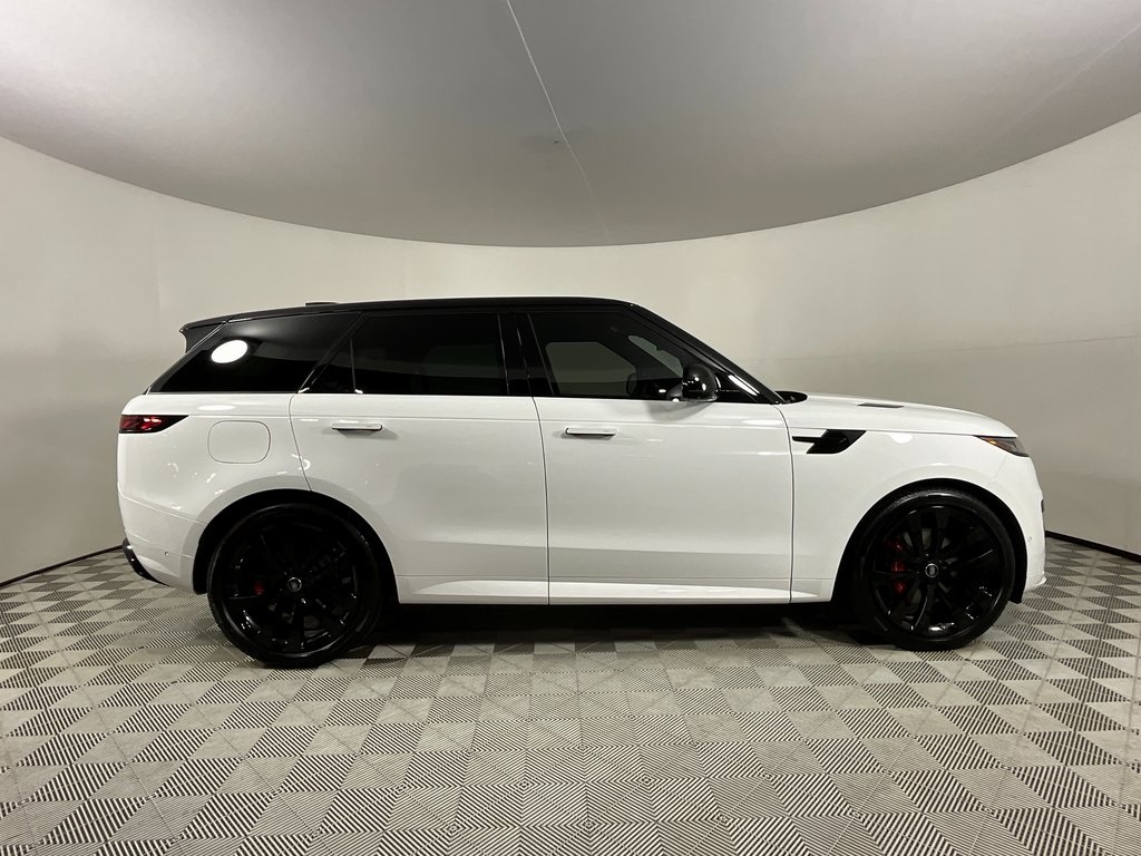2025 Land Rover Range Rover Sport SE photo 4