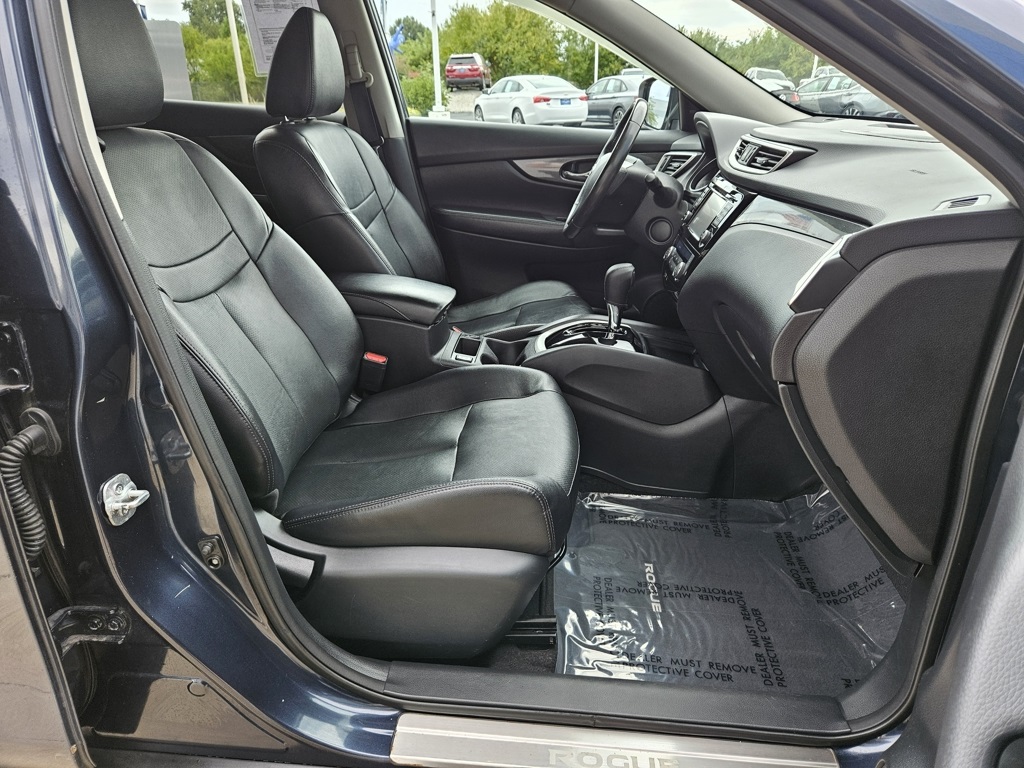 2016 Nissan Rogue SL photo 16